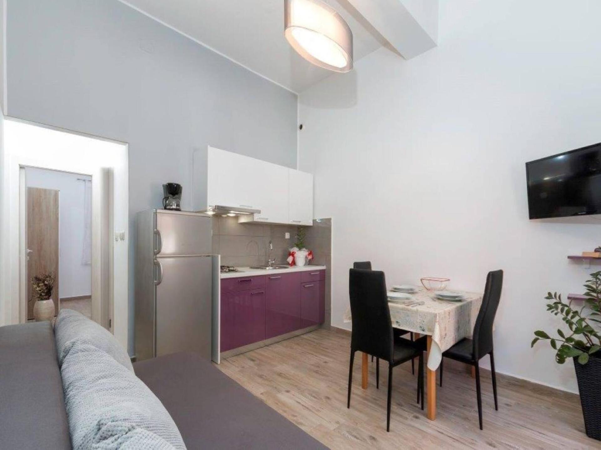 Pleasant Oriana Apartment Near The Sea-Póla Kültér fotó