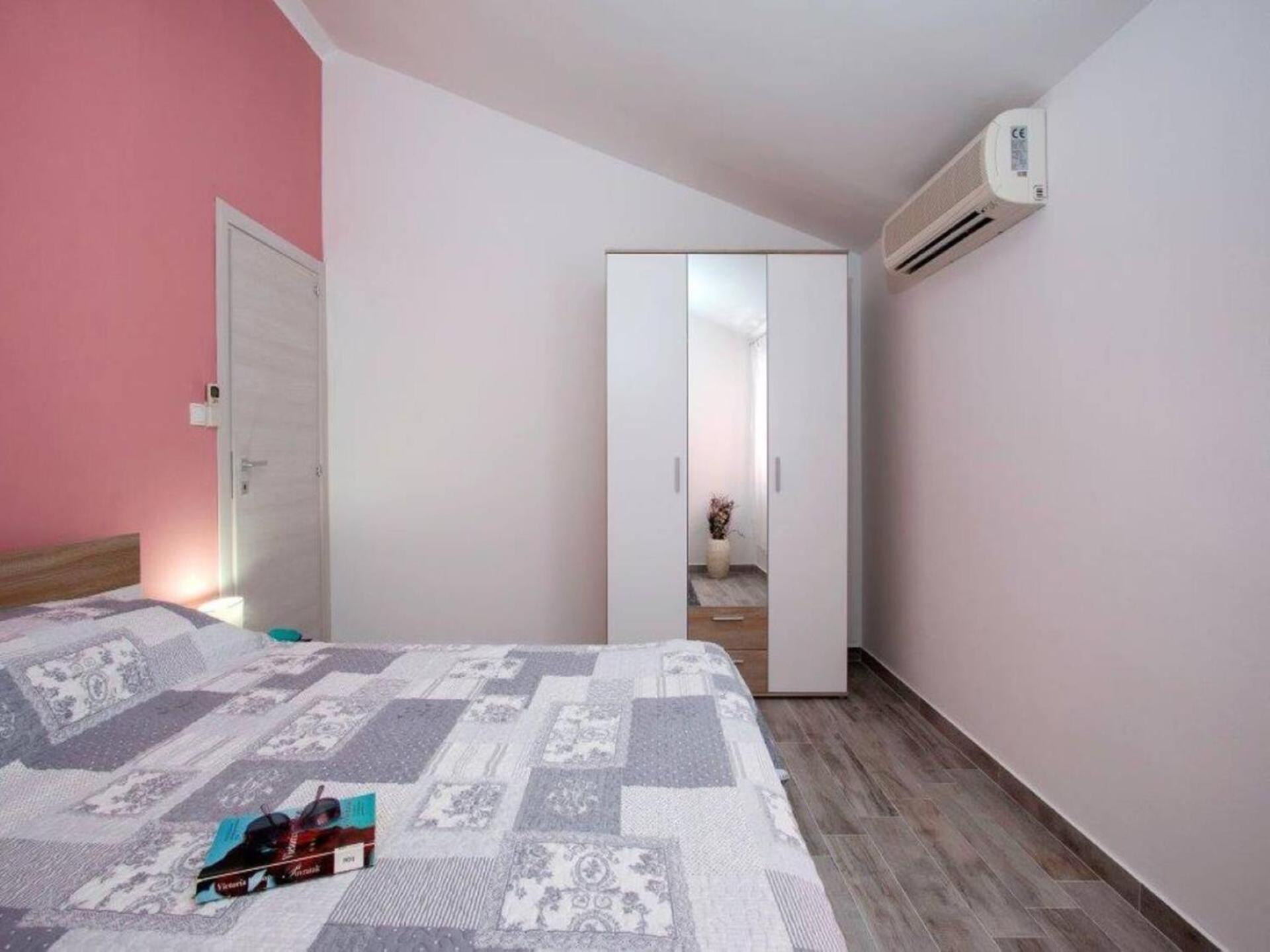 Pleasant Oriana Apartment Near The Sea-Póla Kültér fotó